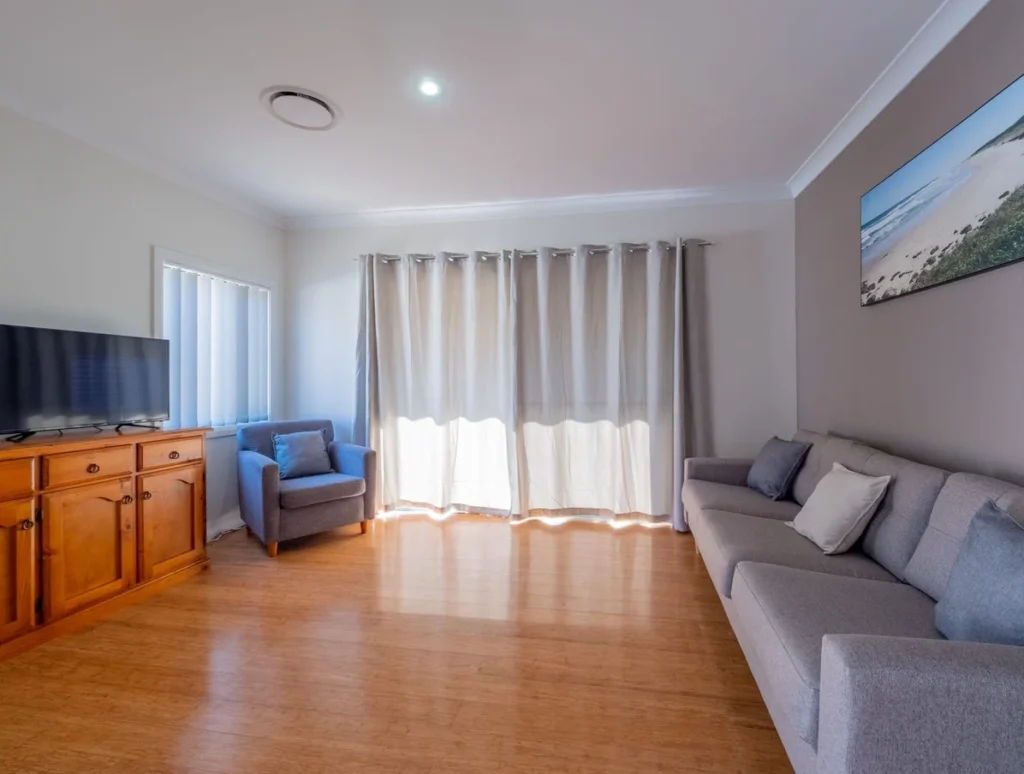 Lounge Truganina